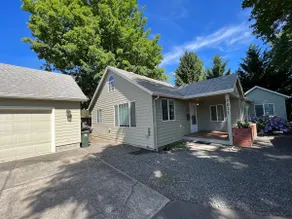 Perfectly located 2 bedroom, 2.5 bath home w/loft - Image 5