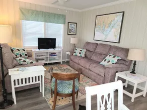 Clean interior! Great Location! Pirates' Hideaway - Image 2