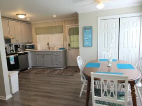 Clean interior! Great Location! Pirates' Hideaway - Image 4