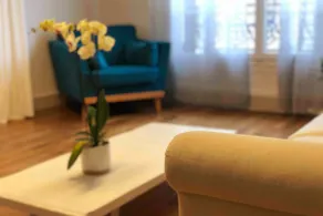 Spacious Parisian Loft | 4 min to Metro | Sleeps 8 - Image 3