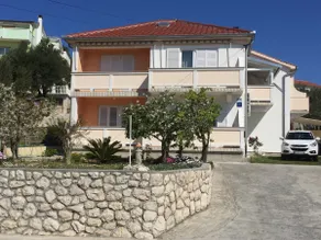 The apartment is located in the resort of Palit on the island of Rab - Image 4