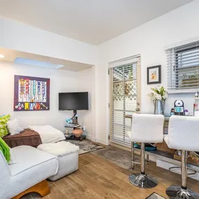 Historic Laurel Canyon-Romantic Wonderland Retreat - Image 2