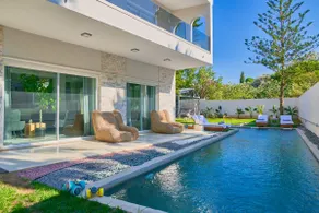 Luxury Villa with Pool, BBQ & Garden in Vouliagmeni - Image 5
