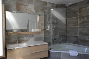 Roscoff center 2-bedroom family suite - Image 3