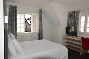 Roscoff center 2-bedroom family suite - Image 4