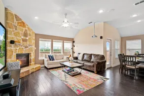 1-min from Hwy, 125” Projector, PS4, 3 BR 2 BA - Image 3