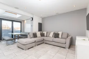 Modern Minimalist 3-Bed Duplex Apartment in York - Pass The Keys - Image 3