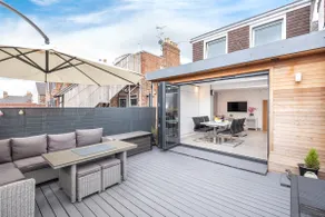 Modern Minimalist 3-Bed Duplex Apartment in York - Pass The Keys - Image 5