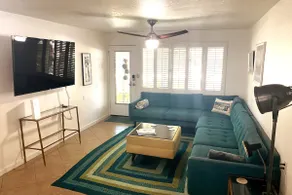 Walk to the beach & Downtown - Oakshade Main Suite - Image 2