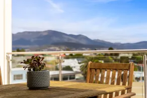 Kangaroo Bay Apartments (Apartment #8) - Image 2