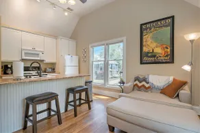 MICHIANA APARTMENT 3 ONE BDRM/ONE BATH BETWEEN DOWNTOWN AND SOUTH BEACH! - Image 4