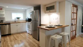 Quiet Garden Suite in Cedar Cottage - Image 4