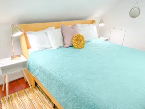 Freedom House Retro Inspired Cottage Apartment - Image 3