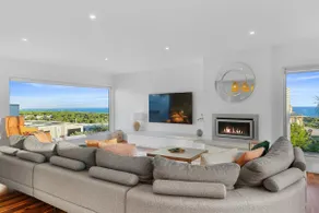 Luxurious Terrace Hideaway with a Heated Pool - Image 2