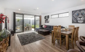 Luxury home in Christies Beach with King Bed, NBN, 3Bed 2Bath - Image 5