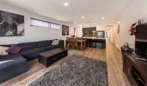 Luxury home in Christies Beach with King Bed, NBN, 3Bed 2Bath - Image 4