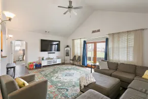Hot Tub! Near Rogue X, 3 king beds 82” 4k tv park - Image 2