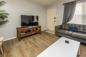 Overton Square/Zoo area 2bed/1bath/kitchen - Image 3