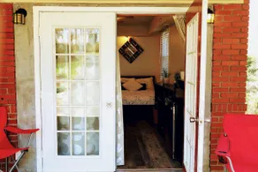 Private, Sanitized Loft, with Discounts Sleeps 2 - Image 5