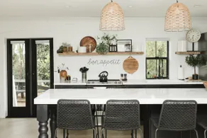 Bungalow | stroll to dinner + coffee - Image 2