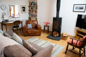 Strawfields. Fantastic rural location. Close to beaches. Games barn and Alpacas. - Image 3