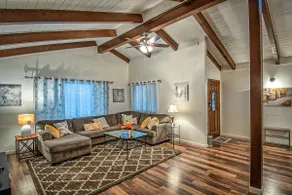 Chic Modern GEM - Spacious & Bright, Walk 2 Bethel - Image 5