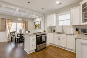 Spacious 4BR Near Mercedes-Benz Downtown - Image 3