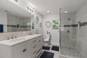 Stylish home heart of NASA, Boardwalk, Clear Lake - Image 3