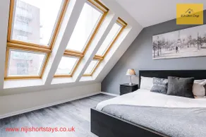 Bright & Modern Town House 5 Beds, Close To City & Universities - Image 3