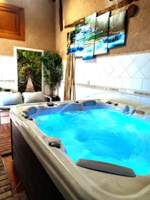 Charming and relaxing, now with a jacuzzi. - Image 3