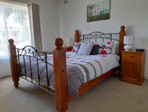 Ten-on-French Barossa getaway - Image 2