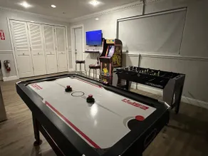 Waterfront Home 4 Bedroom w/Pool, and Game Room! - Image 5