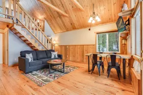 Beautiful Cabin With Partial Views of Mt. Adams - Image 4