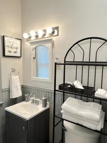 Charming Two Bedroom Studio - Image 5