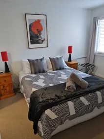 Modern 2 Bedroom Apartment - Image 5