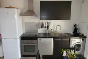 T2 apartment, 40 m2, fully air-conditioned, 350 m from the beach. Private parking - Image 3