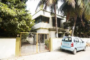 Peaceland Valsad: Spacious AC Villa with 90's Vibe - Image 3