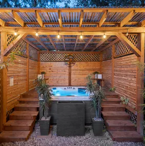 Romantic Retreat w/ Hot Tub & Starlit Massage Room - Image 3