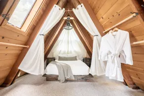 Dreamy Cabin in Redwoods+Fireplace+Tub for 2+Dogs - Image 3
