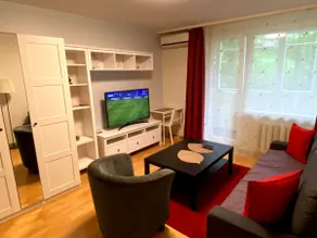 Your Home - Central studio apartment, balcony, parking & Self Check-in - Image 3