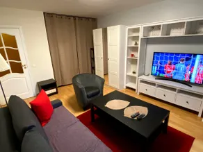 Your Home - Central studio apartment, balcony, parking & Self Check-in - Image 2