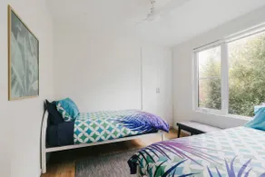 Quiet 2‑Bed with Full Kitchen. Walk to City - Image 5