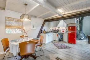 Modern A-Frame cabin minutes to the square - Image 4