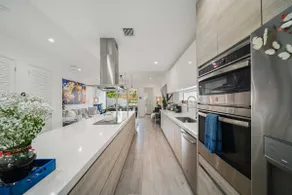Modern Haven in Paradise w Heated Eco Pool 5B 4B - Image 5