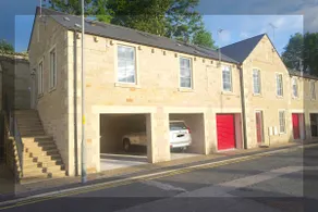 Stationside, garage parking & a super king double - Image 3