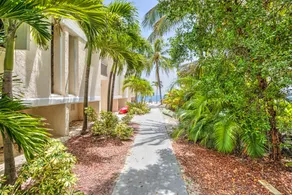 Beachfront Condo on Coco Plum Beach - Image 3
