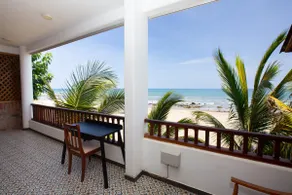 Unique beach house with breathtaking views - Image 4