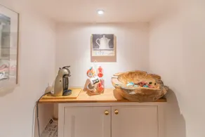Beautifully appointed self-contained 2 bed flat - Image 5