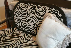 1930's Nostalgic Boutique Loft Canopy Beds - Image 4