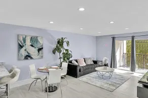 One Bedroom Steps Away From The Beach With Pool - Image 4